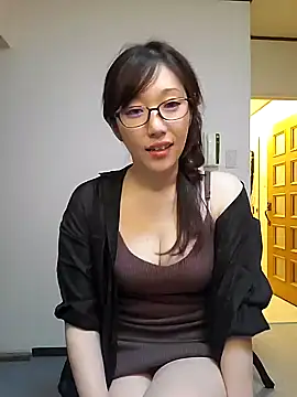 M Kaede online show from 10.21.25
