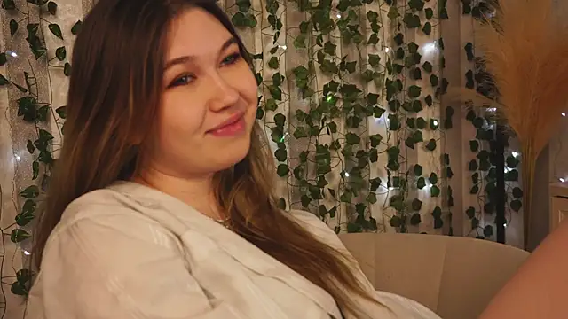 Snapshot of cheeky_cherry_juice chatting on 11.04.25 cheeky cherry juice online show from 11.04.25