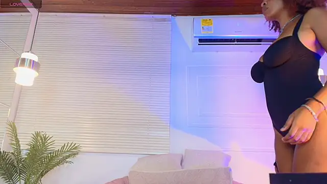 alessia moon1 online show from 11.21.25