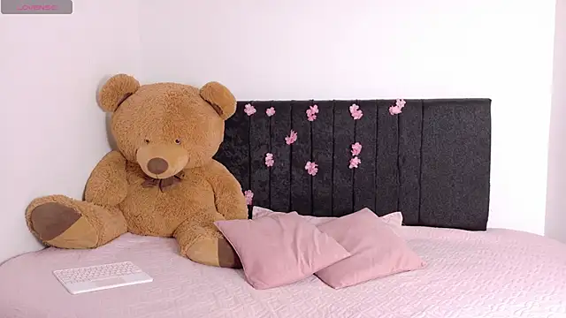 Natashaparker   online show from 10.06.25