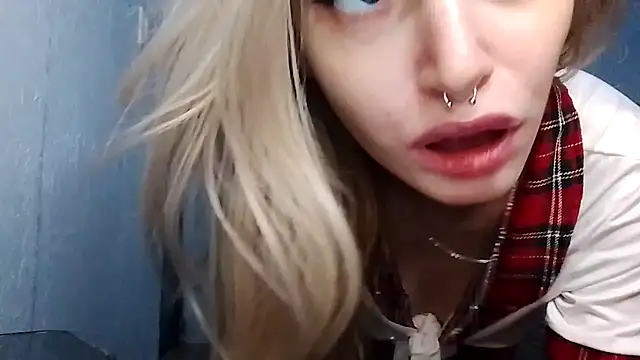 Snapshot of lesyawhite chatting on 11.26.25 lesyawhite online show from 11.26.25