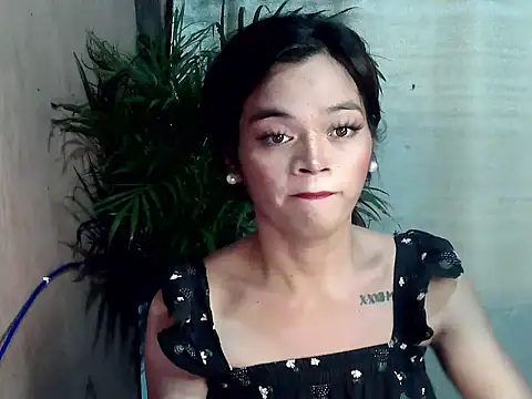 Snapshot of Nikah_loves_u chatting on 11.27.25 Nikah loves u online show from 11.27.25