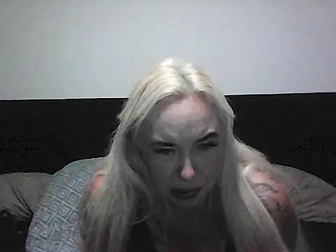 Snapshot of SweetLilith01 chatting on 09.19.25 SweetLilith01 online show from 09.19.25