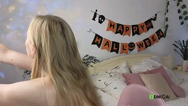 Snapshot of hey_Olivia chatting on 10.19.25 hey Olivia online show from 10.19.25