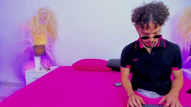 Violet and Paul online show from 10.05.25