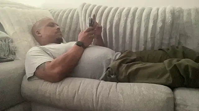 Snapshot of caramelizedzeus chatting on 11.21.25 caramelizedzeus online show from 11.21.25