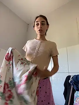 Snapshot of loirinhaaa chatting on 09.18.25 loirinhaaa online show from 09.18.25