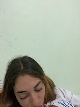 Snapshot of loirinhaaa chatting on 10.11.25 loirinhaaa online show from 10.11.25