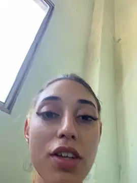 Snapshot of loirinhaaa chatting on 10.17.25 loirinhaaa online show from 10.17.25