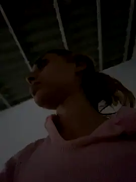 Snapshot of loirinhaaa chatting on 10.22.25 loirinhaaa online show from 10.22.25