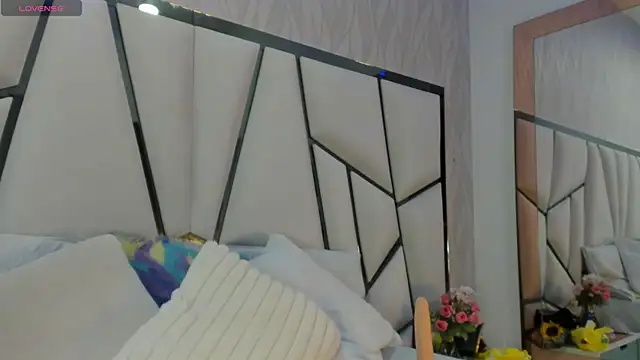 mia vy online show from 09.20.25