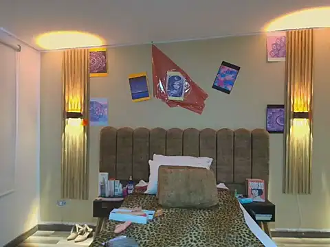 Snapshot of Sasharosee2 chatting on 09.24.25 Sasharosee2 online show from 09.24.25