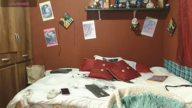 Snapshot of Sasharosee2 chatting on 10.15.25 Sasharosee2 online show from 10.15.25