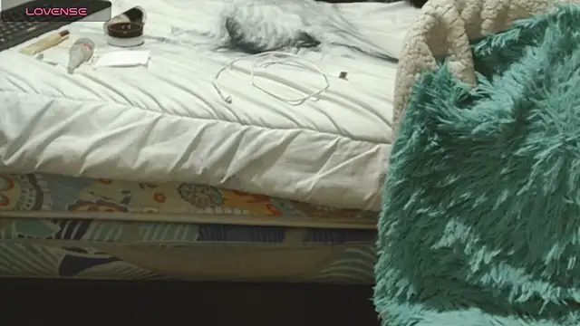 Snapshot of Sasharosee2 chatting on 10.17.25 Sasharosee2 online show from 10.17.25