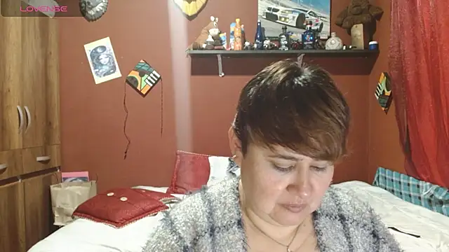 Snapshot of Sasharosee2 chatting on 10.18.25 Sasharosee2 online show from 10.18.25