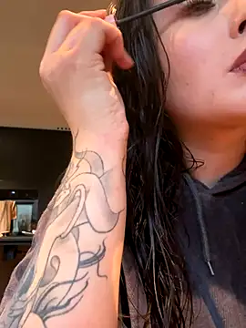 Kristyoff online show from 10.21.25