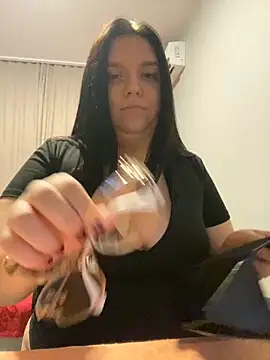 Ellainaaa online show from 10.24.25