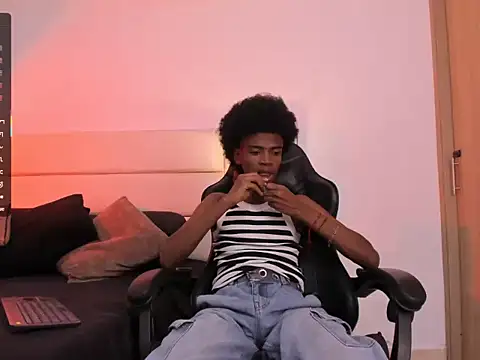 Snapshot of AllexJacob chatting on 11.04.25 AllexJacob online show from 11.04.25