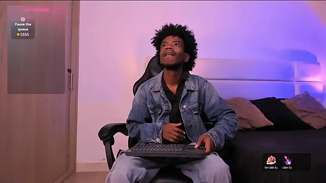 Snapshot of AllexJacob chatting on 11.24.25 AllexJacob online show from 11.24.25