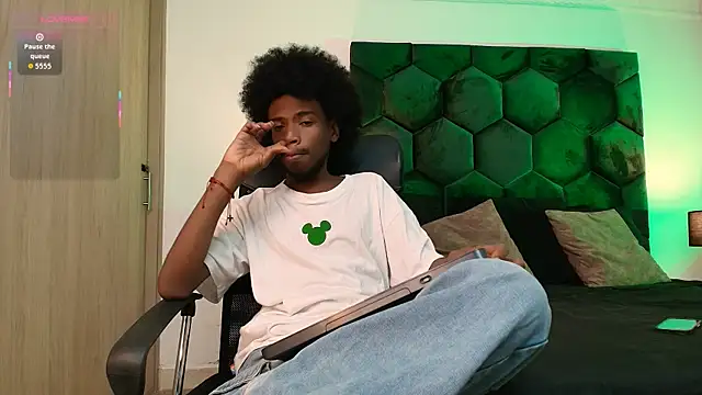 Snapshot of AllexJacob chatting on 04.04.26 AllexJacob online show from 04.04.26