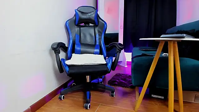 Charliejones  online show from 10.30.25