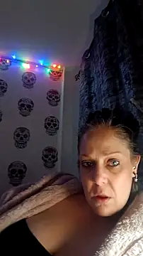 Snapshot of curvybabe88 chatting on 10.31.25 curvybabe88 online show from 10.31.25