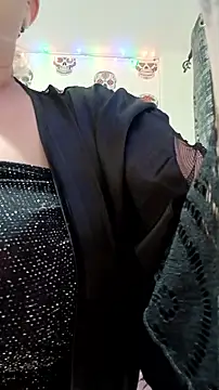 Snapshot of curvybabe88 chatting on 11.29.25 curvybabe88 online show from 11.29.25