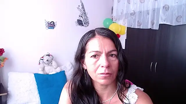 Snapshot of camilavargas_ chatting on 09.25.25 camilavargas online show from 09.25.25