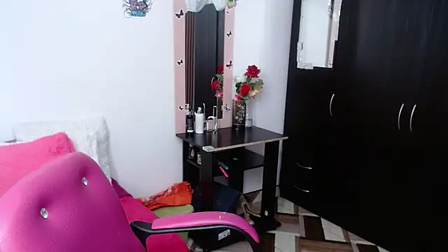Snapshot of camilavargas_ chatting on 10.02.25 camilavargas online show from 10.02.25