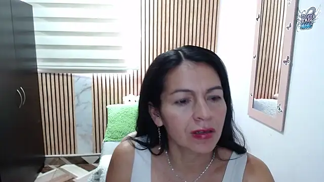 Snapshot of camilavargas_ chatting on 04.28.26 camilavargas online show from 04.28.26