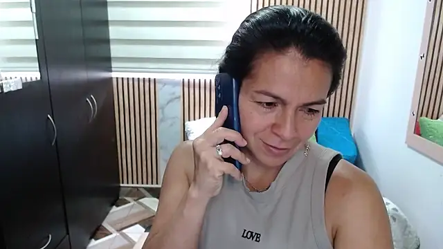 Snapshot of camilavargas_ chatting on 05.04.26 camilavargas online show from 05.04.26