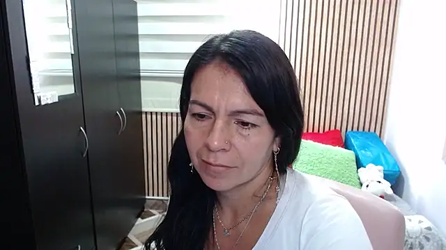 Snapshot of camilavargas_ chatting on 05.11.26 camilavargas online show from 05.11.26