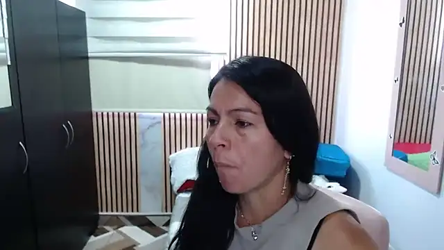 Snapshot of camilavargas_ chatting on 05.14.26 camilavargas online show from 05.14.26