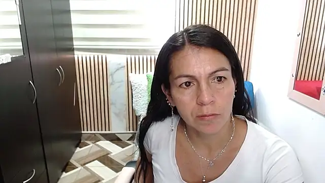 Snapshot of camilavargas_ chatting on 05.23.26 camilavargas online show from 05.23.26