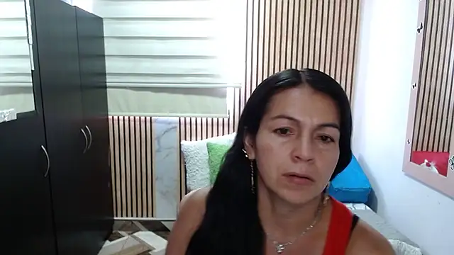 Snapshot of camilavargas_ chatting on 05.25.26 camilavargas online show from 05.25.26