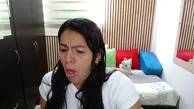 Snapshot of camilavargas_ chatting on 05.26.26 camilavargas online show from 05.26.26