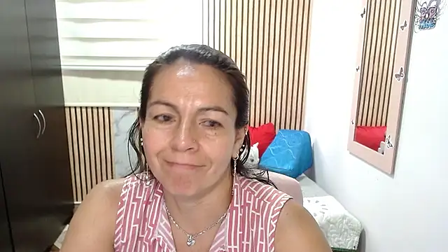 Snapshot of camilavargas_ chatting on 05.27.26 camilavargas online show from 05.27.26