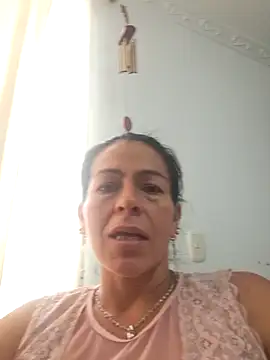 Snapshot of camilavargas_ chatting on 05.28.26 camilavargas online show from 05.28.26