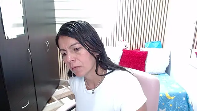Snapshot of camilavargas_ chatting on 05.31.26 camilavargas online show from 05.31.26