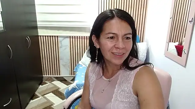 Snapshot of camilavargas_ chatting on 06.01.26 camilavargas online show from 06.01.26