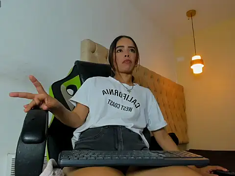 Naomis 35 online show from 10.13.25