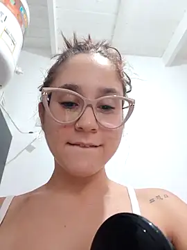 Snapshot of linameii chatting on 03.17.26 linameii online show from 03.17.26