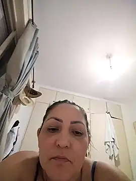 Lunita86 online show from 12.21.25