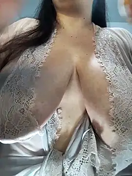 Snapshot of LucyDiamonds1 chatting on 05.02.26 LucyDiamonds1 online show from 05.02.26