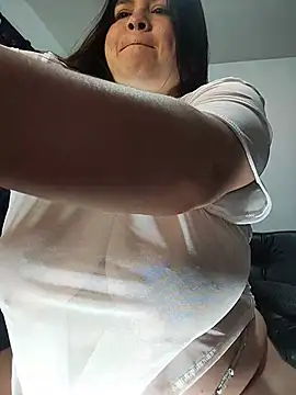 Snapshot of LucyDiamonds1 chatting on 05.27.26 LucyDiamonds1 online show from 05.27.26