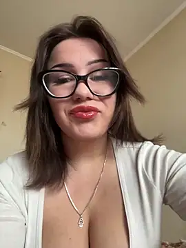 Snapshot of DeliceMaya chatting on 09.30.25 DeliceMaya online show from 09.30.25