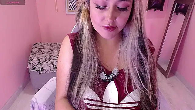 Snapshot of Bunny_poison chatting on 11.06.25 Bunny poison online show from 11.06.25