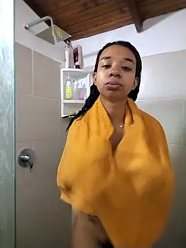 Suzanelee1 online show from 10.21.25