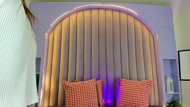 KeendraFox  online show from 09.18.25