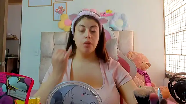 queenalexxa111 online show from 12.19.25